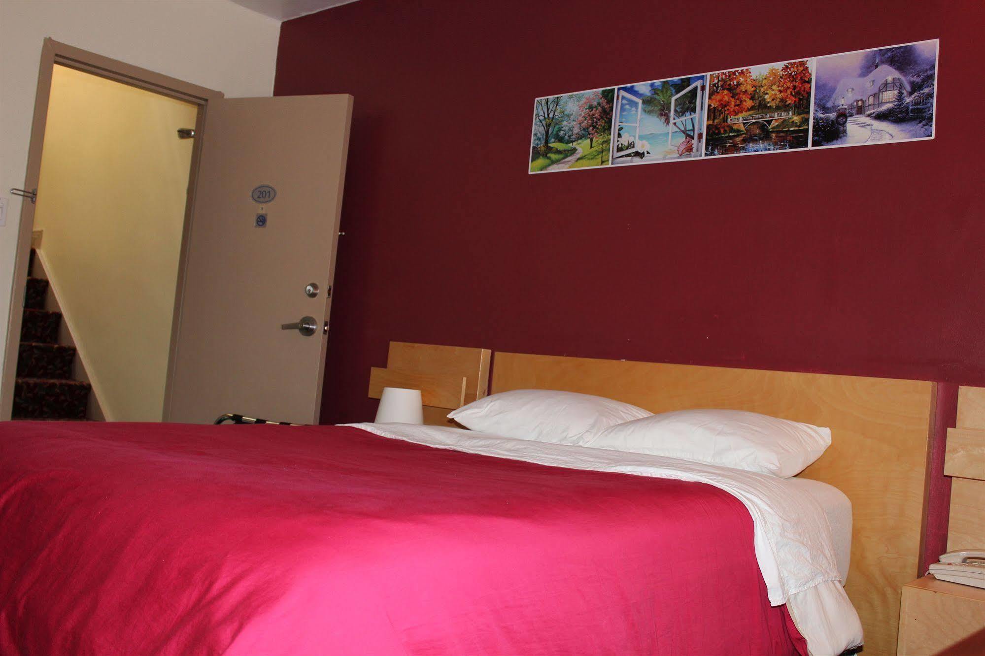 Le Saint-Malo Hotel Montreal Exterior photo