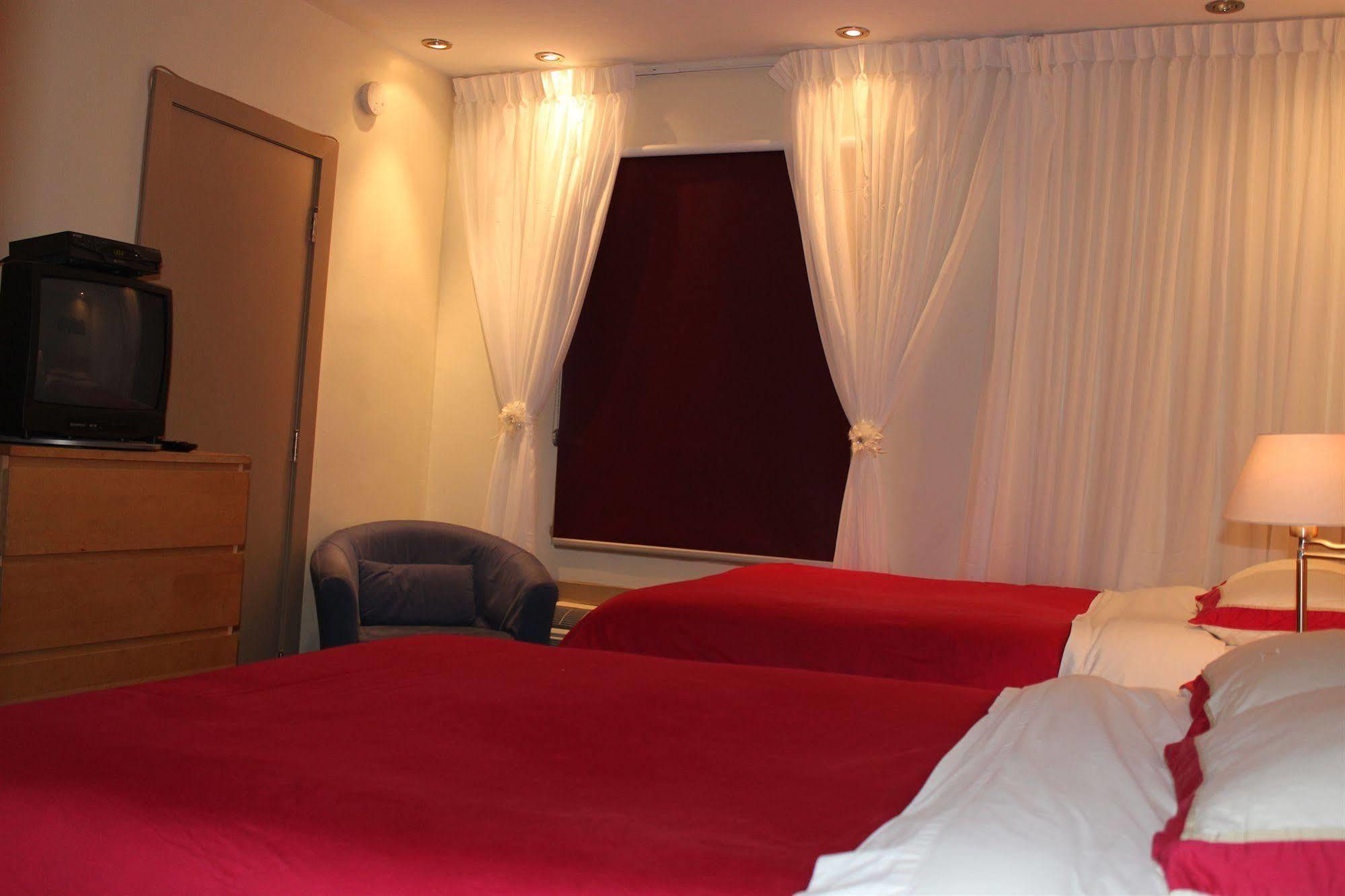 Le Saint-Malo Hotel Montreal Exterior photo